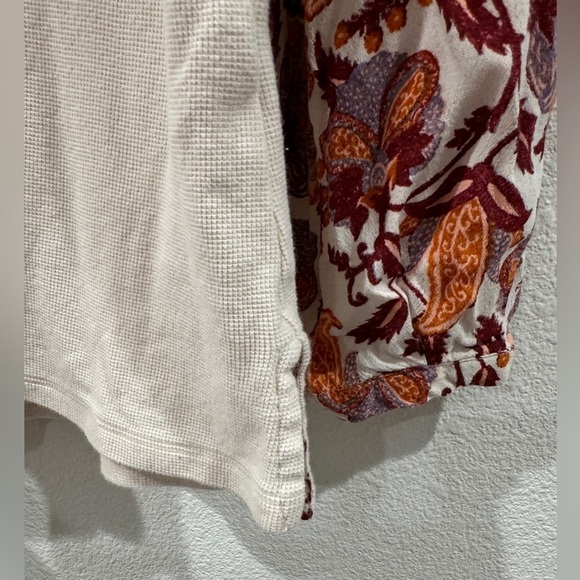 Anthropologie Annette Waffle Thermal Knit
Contrast Sleeve Top in Ivory Small - Picture 10 of 16